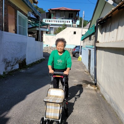 인천국제공항공사 후원으로 거동 불편 노인 이동 편의를 위한 실버카 지원 이미지