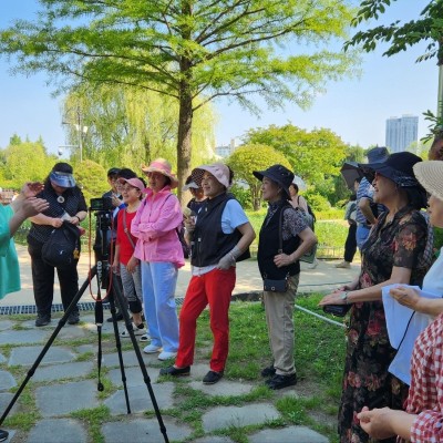 2024년 문화예술교육지원사업 청춘사진반 야외수업 진행 이미지