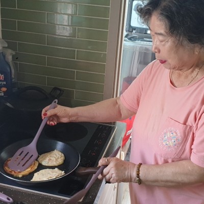 2025 노인맞춤돌봄서비스사업 영양교육프로그램 &#034;추석 맞이, 노릇노릇 녹두빈대떡 한 판&#034; 이미지