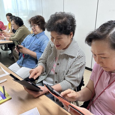 한번 배우면 계속 편한 '스마트폰 금융교육' 진행 이미지